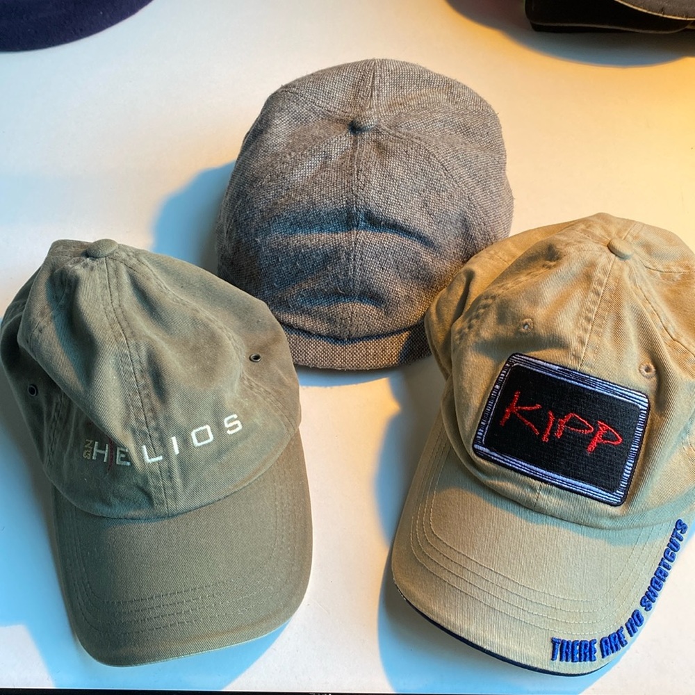 Lot of 3 men’s hats: 2 baseball caps and 1 grey newsboy cap